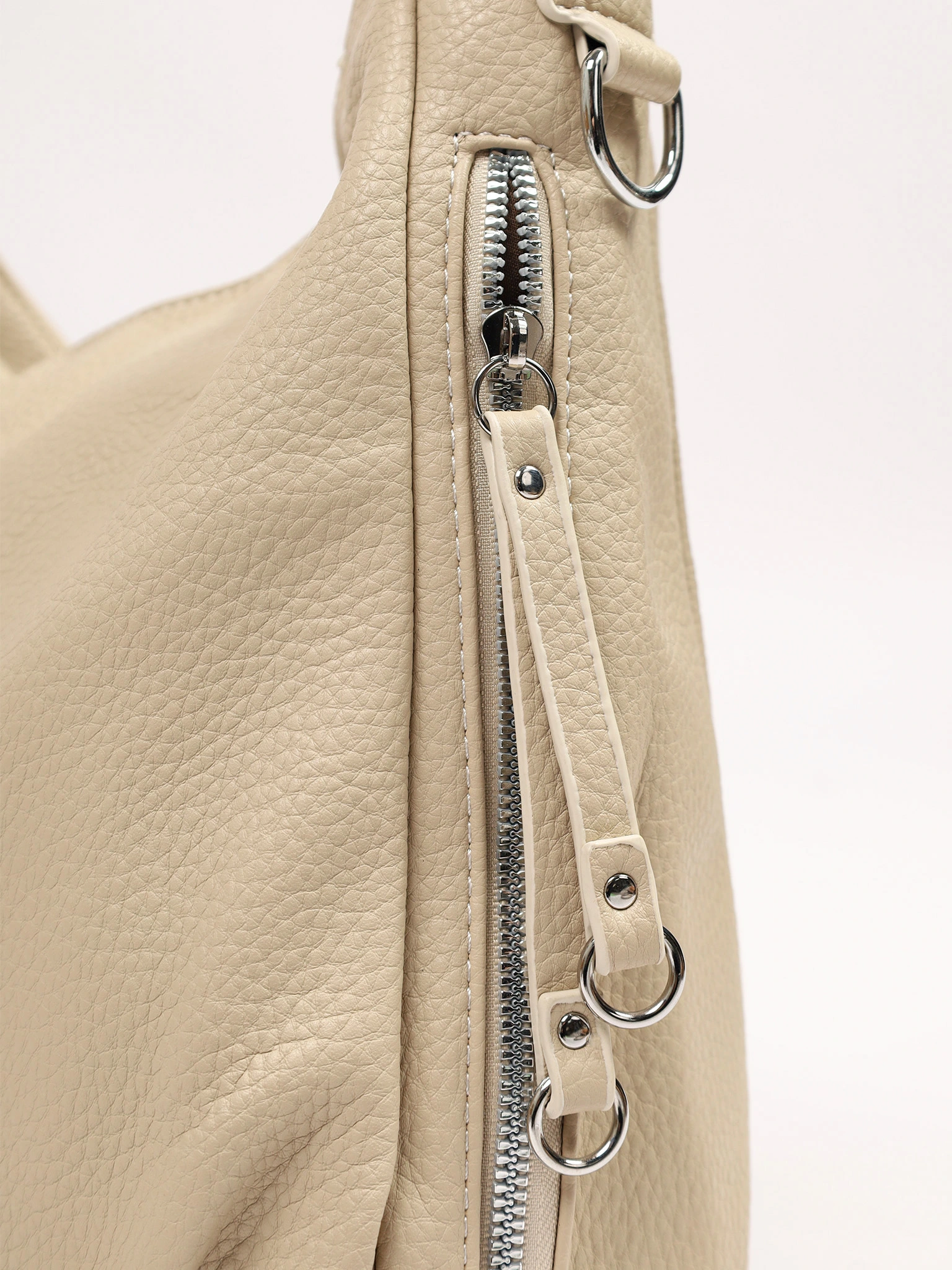 Сумка-шоппер  с боковыми карманами и декоративными пуллерами в ассортименте